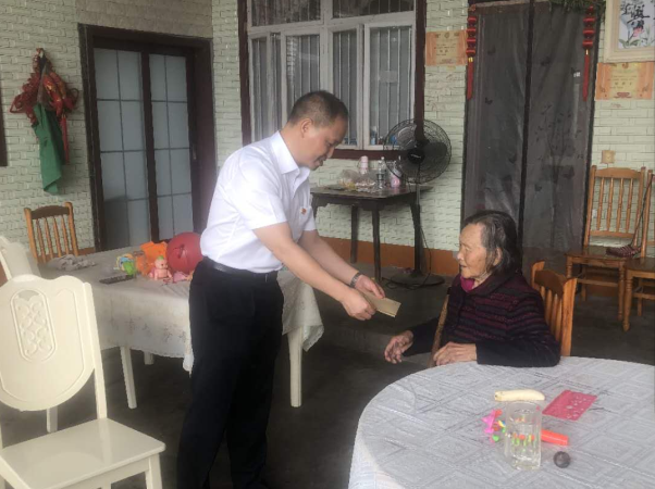 热烈庆祝党的生日　良柄支部对接基层(图3)