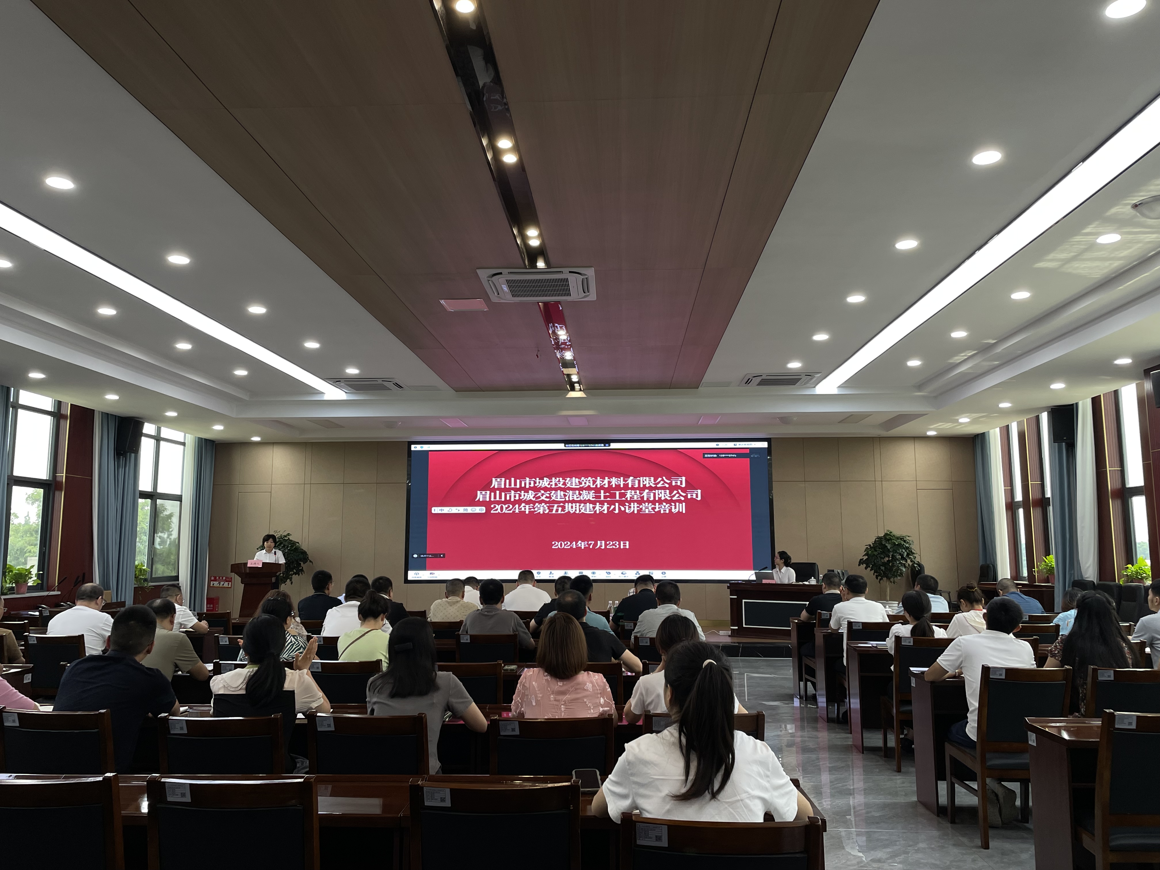 李苏梅律师送法进企业，开展新