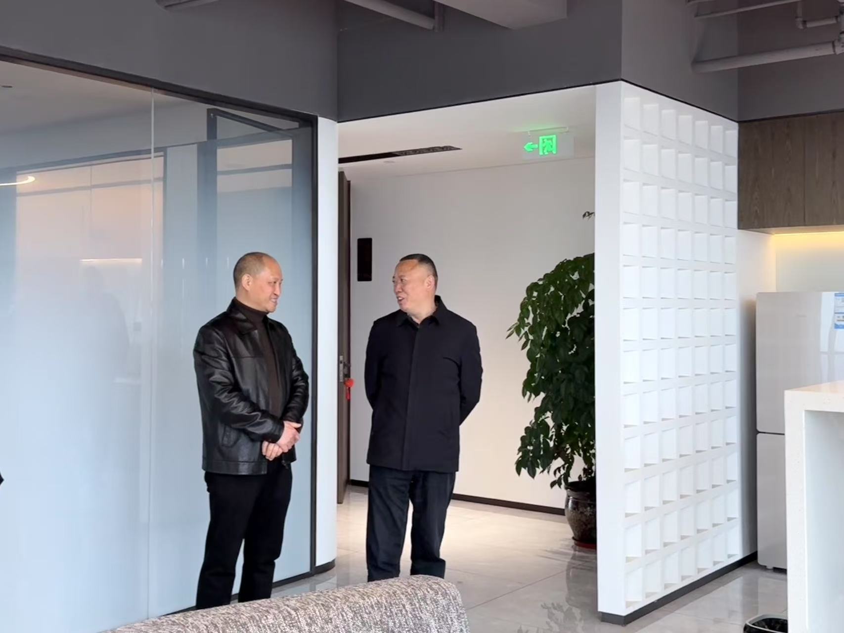 东坡区司法局局长程静一行莅临我所参观(图3)